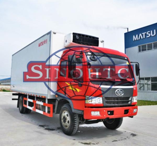 8 - 12 Tons Refrigerated Box Truck , 6 Wheels 4x2 Drive Freezer Box Truck