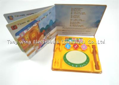 Os instrumentos rufam o brinquedo educacional interno intelectual dos livros sadios do bebê