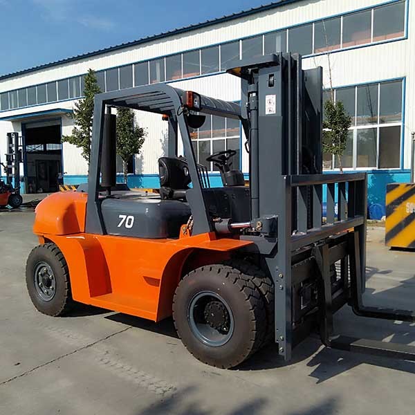 7000kgs FD70 7 Ton Diesel Powered Forklift With Triplex Mast And Fork Positioner