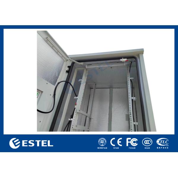 Armoire de télécommunication extérieure de 19 pouces 32U Porte unique avec refroidissement anti-vol à trois points