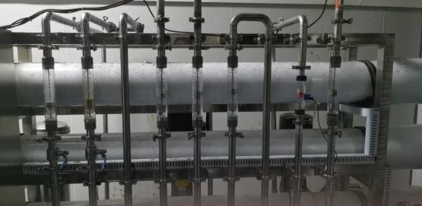 Máquina de tratamiento de agua RO con 99% de acero inoxidable y cilindro vertical