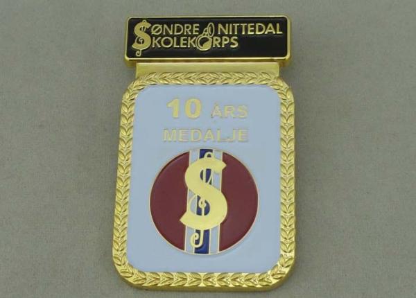 Zinc Alloy Gold 3D Medal Soft Enamel Badges Die Casting With Brooch Pin