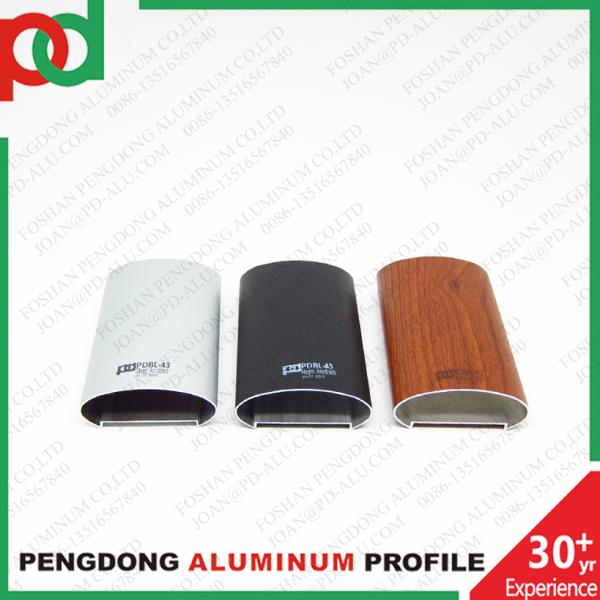 Des tubes de clôture en aluminium de couleur grain de bois pour pergola, balcon et monture sont exportés vers l'Amérique du Sud