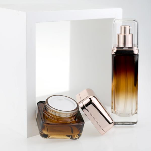 Пустые бутылки стекла лосьона квадрата 120ml распыляют насос бутылки 4 Oz янтарные стеклянные