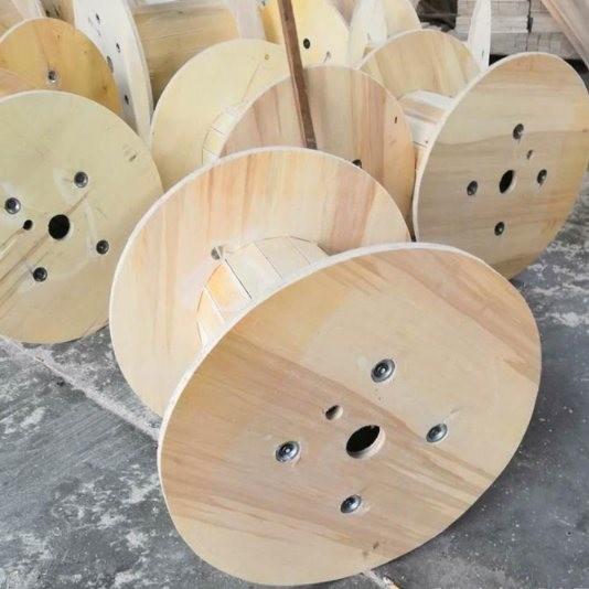 Large Dried Giant Wood Spool Collapsible Wooden Cable Wheel