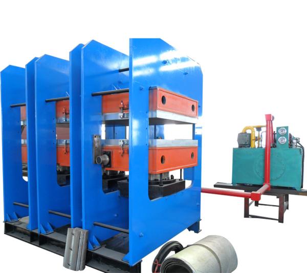 Machine hydraulique de moulage par compression de plateau