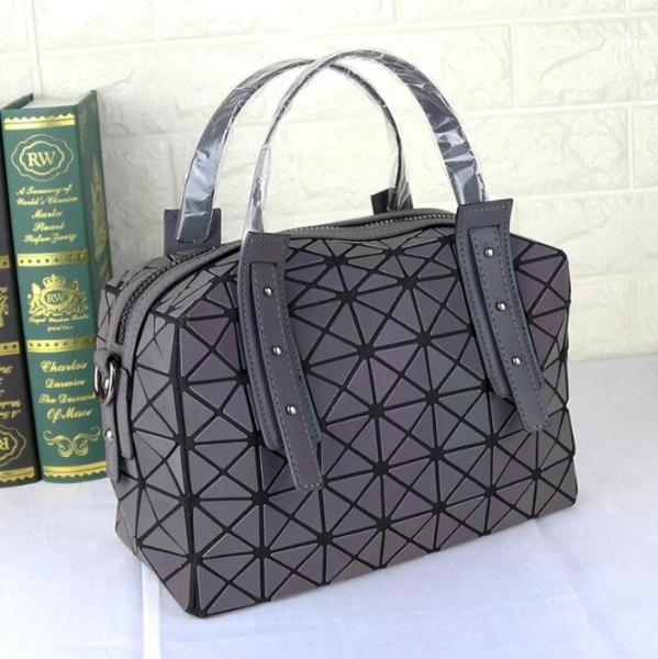 Women Lingge Handbag With Luminous Color Changing And Fashionable Dazzling Diamond Shaped Crossbody Bag