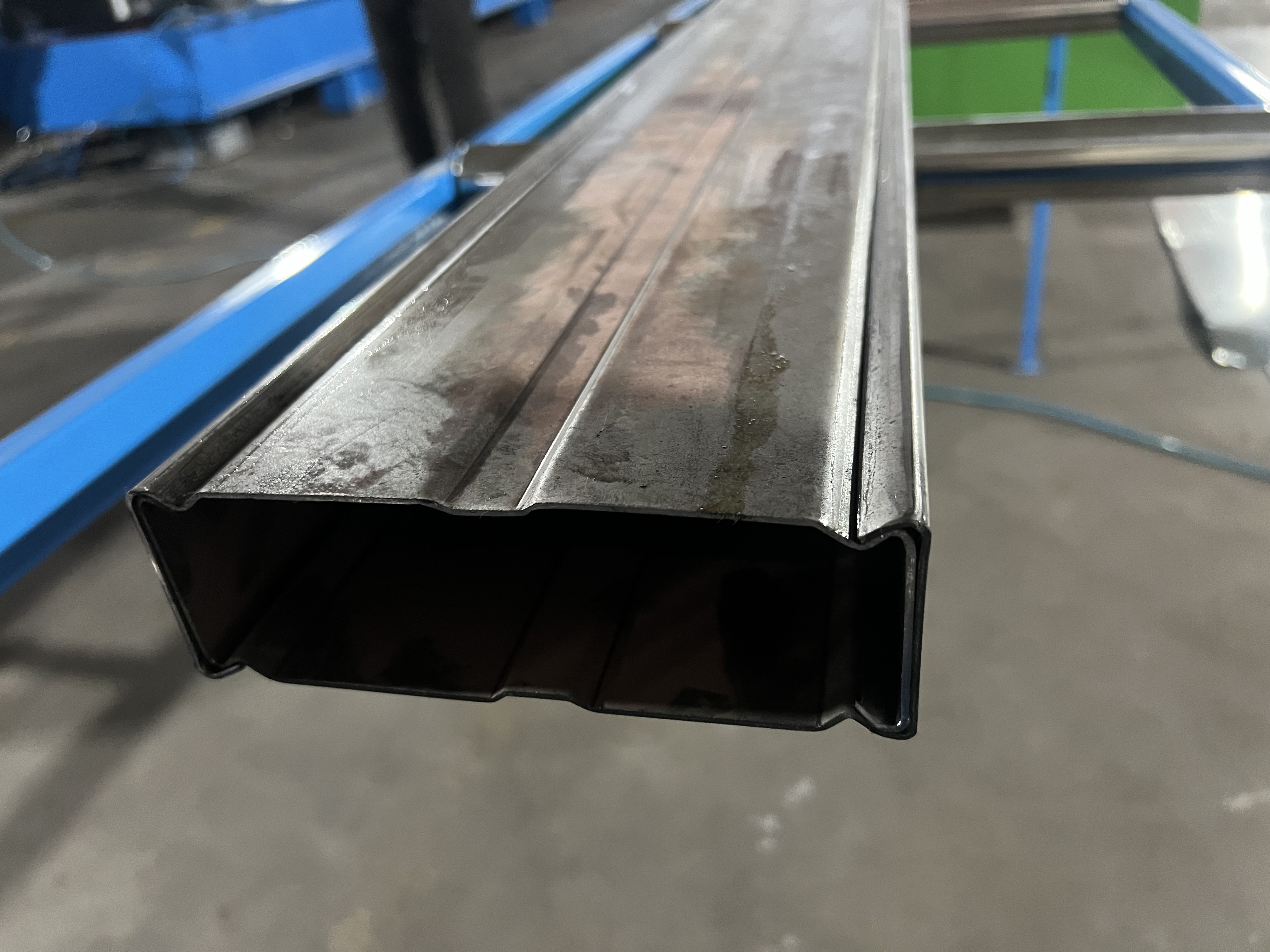 Warehouse Storage 1.5-2.0mm Carbon Steel C Channel Racking Box Beam Roll Forming Machine With Auto Joint Machine