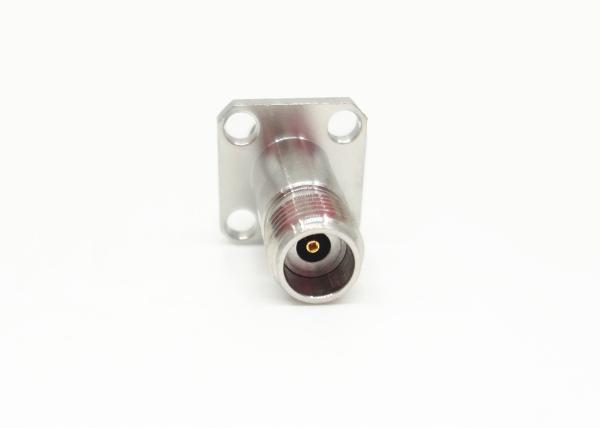 Les trous de l'adaptateur 4 de l'acier inoxydable l'onde millimétrique directement 2.4mm rf brident femelle à la femelle