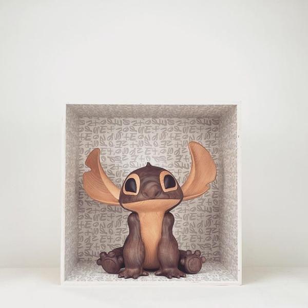 No Deformed Stitch Small Wooden Sculptures Ornaments Varnished Surface