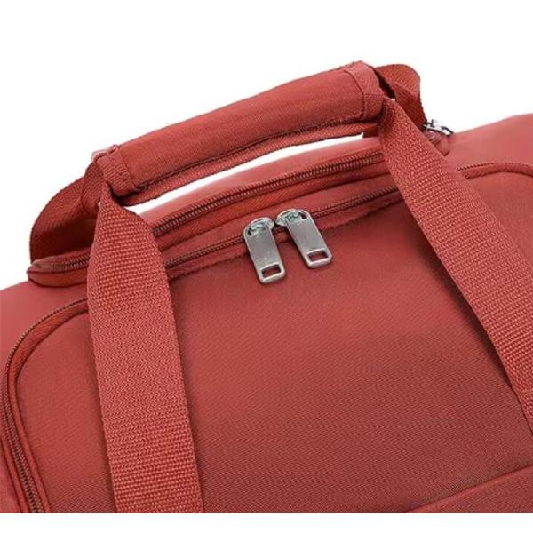 Устойчивый чемодан с колесами