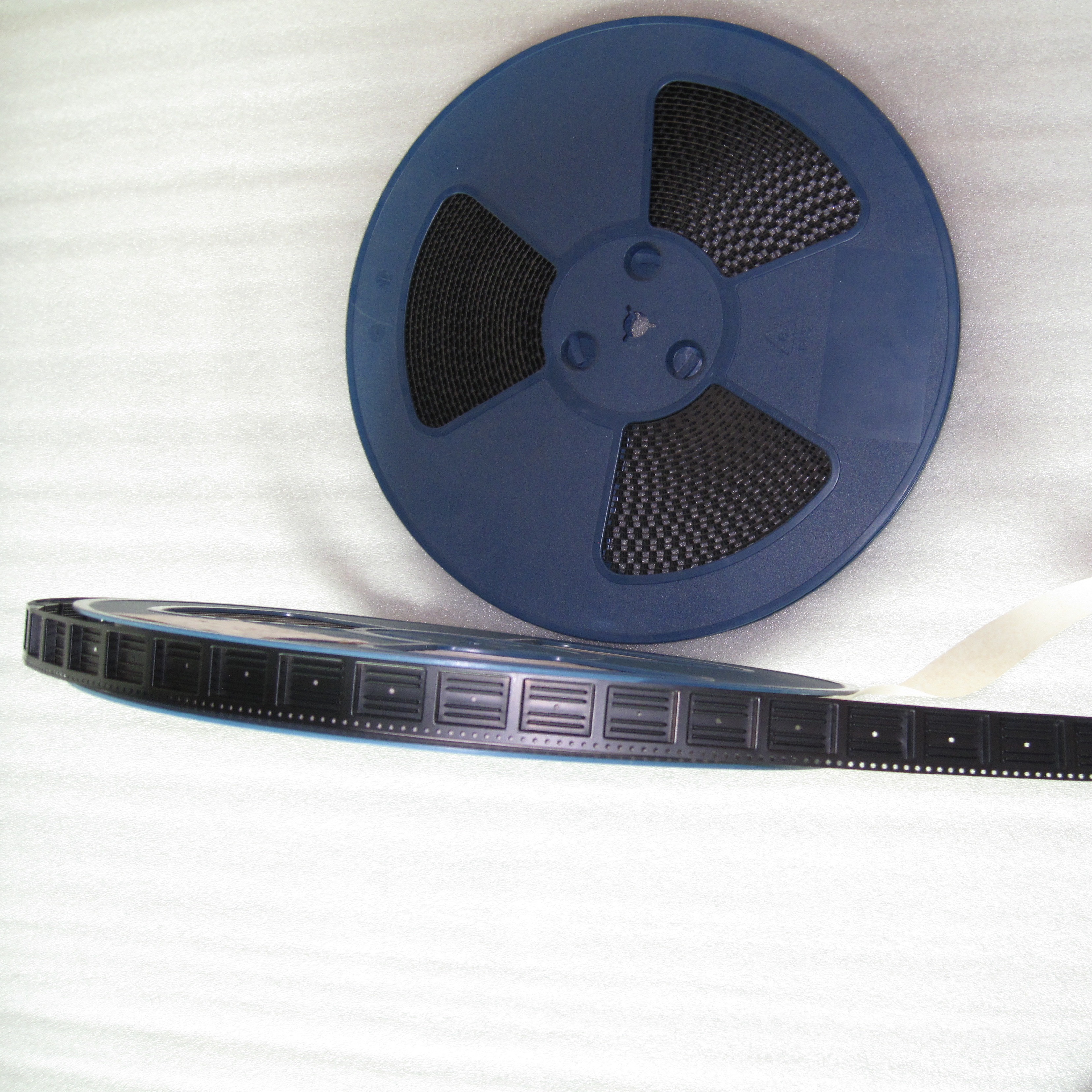 15-Inch 44mm Blue SMD Tape Reel for Carrier Tape Packaging and SMT Component Feeding