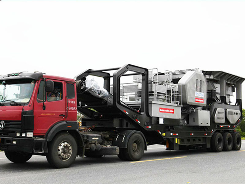Semi-automatic Mobile 69 Jaw Mounted Crusher Rock Crushing Machine with 91.5kw Power