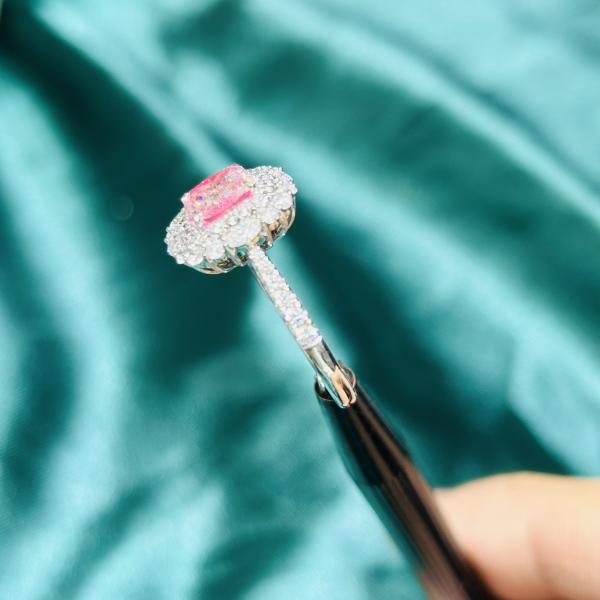 Кольцо с бриллиантом вычуры валика пинка пасьянса ювелирных изделий диаманта лаборатории дизайна ювелирных изделий классическое