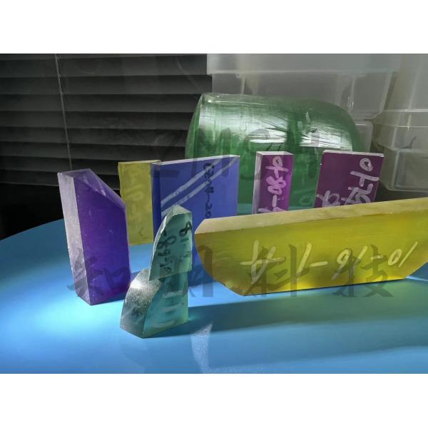 Amarillo 99,99% Al2O3 Zafiro de cristal único cultivado en laboratorio Materiales en bruto para joyas