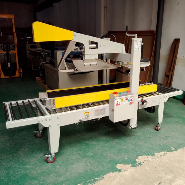 Drive hot melt glue carton sealing machine on both sides of the conveyor belt carton sealing machine