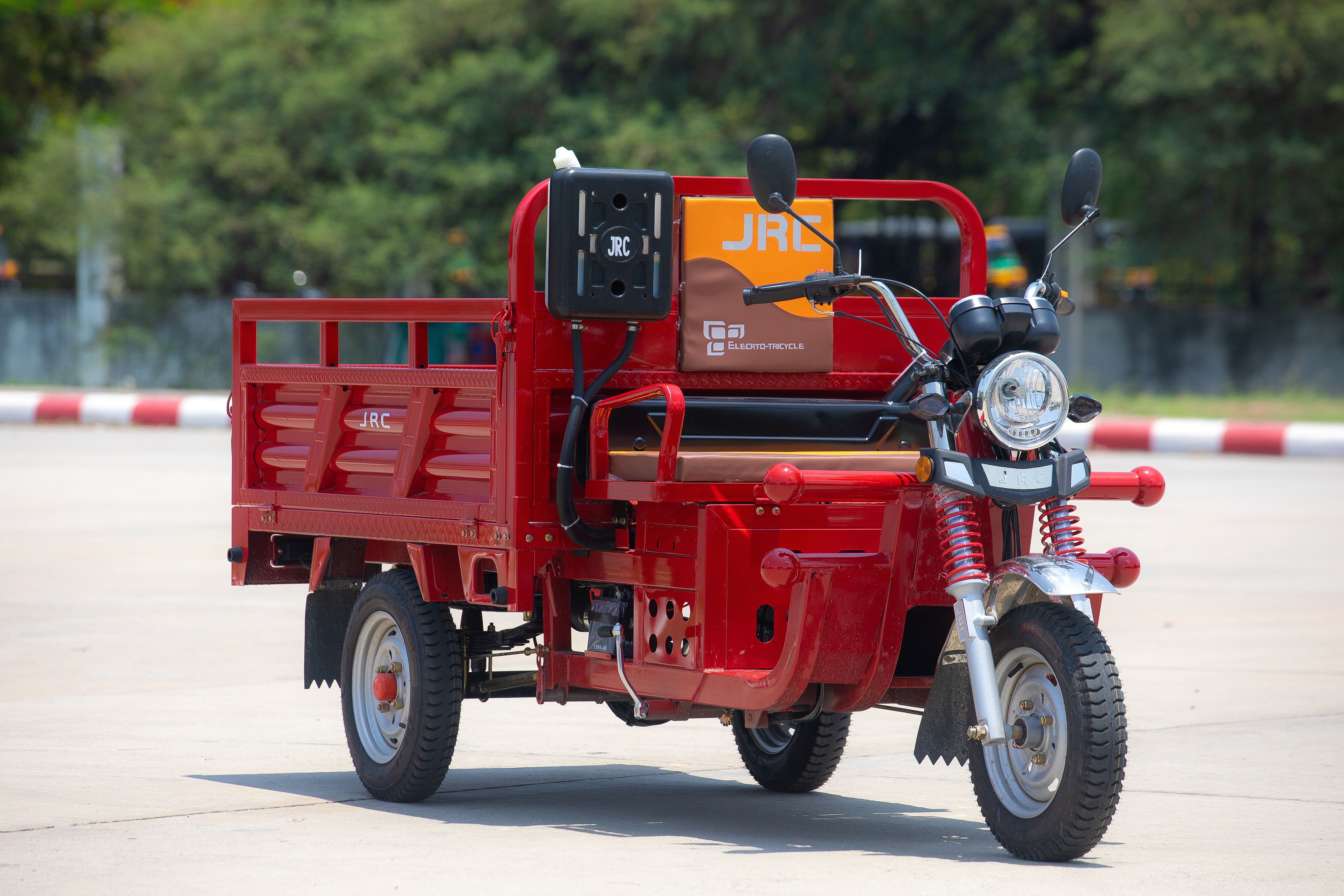 JRC-130 Cargo Tricycle with 300 kg Maximum Rated Load, 50 km/h Speed, and Reinforced Steel Cargo Bed