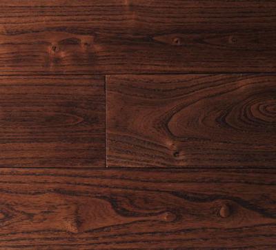 le brushd et la sauterelle souillée ont machiné le plancher en bois dur aux Etats-Unis