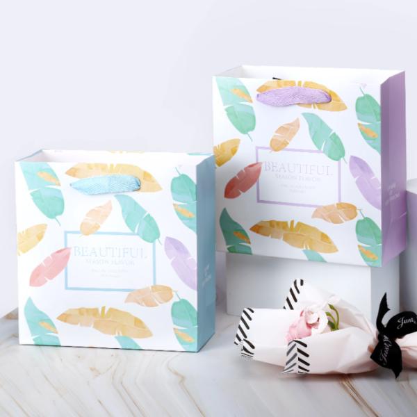 Flat Bottom CMYK Cardboard Gift Bags With Handles Printed White Brown Kraft Shopping Fresh