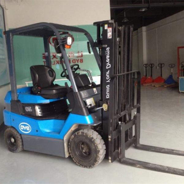 Simple Operation Electric Powered Forklift 50X122X1070mm With Superior Work Safety