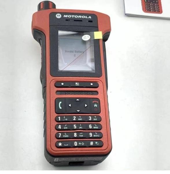 English Operating Language Motorola UHF Walkie Talkie 1000 Storage Channel for Seamless Communication