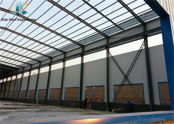 Construção de estruturas de aço pré-fabricadas personalizadas laminadas a quente com armazém de certificações CE/ISO/SGS