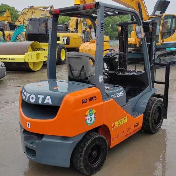 Mini Toyota 3.5 Ton Diesel Forklift Used With Solid Tyre Original Japan