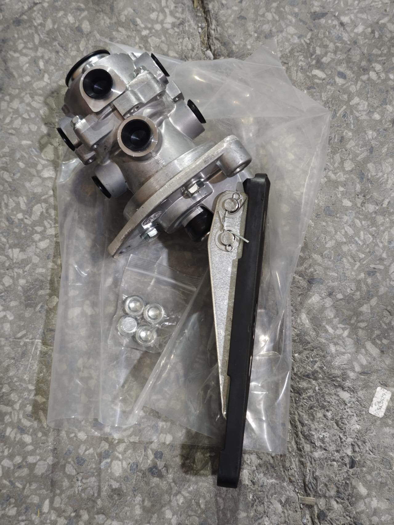 241-02904 Brake master cylinder FOR ISUZU