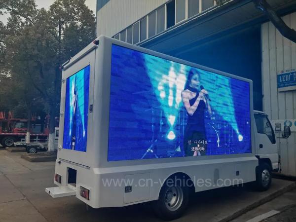 ISUZU Full Color Outdoor Mobile LED Advertising Truck , Cinema LED Mobile Billboard Truck
