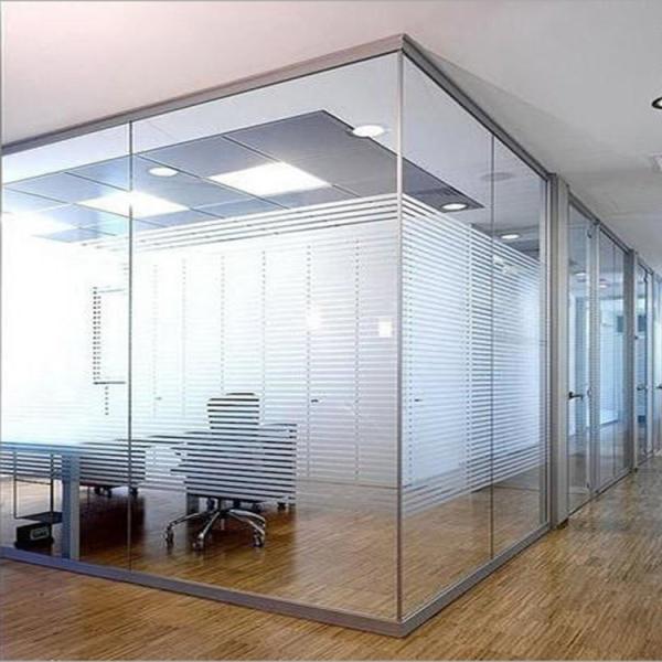 Modern Design Frameless Glass Partition Wall with Laminated and Tempered Glass for 10 Years Warranty