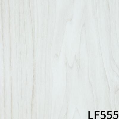 Laminado de película de revestimento em PVC de grãos de madeira em relevo para painel de parede