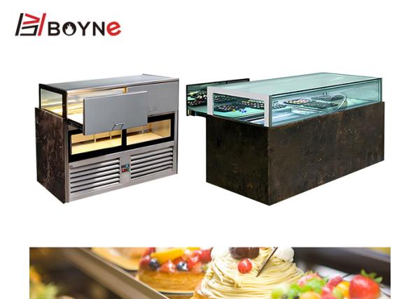 O tipo refrigerador da gaveta da mostra do bolo de chocolate personalizou