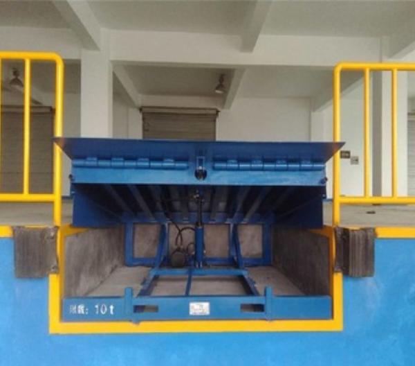 Logistique en acier de haute résistance d'entrepôt de niveleur hydraulique d'embarcadère réglable