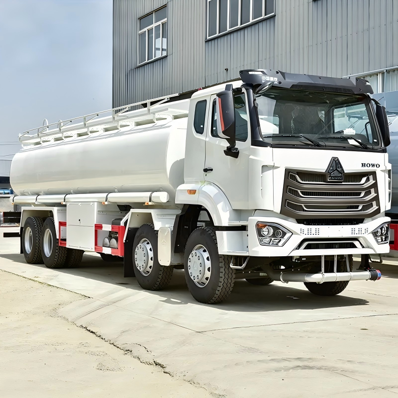 HOWO 6X4 371HP 20000L Fuel Tanker Truck / Fuel Delivery Truck Logo Custom