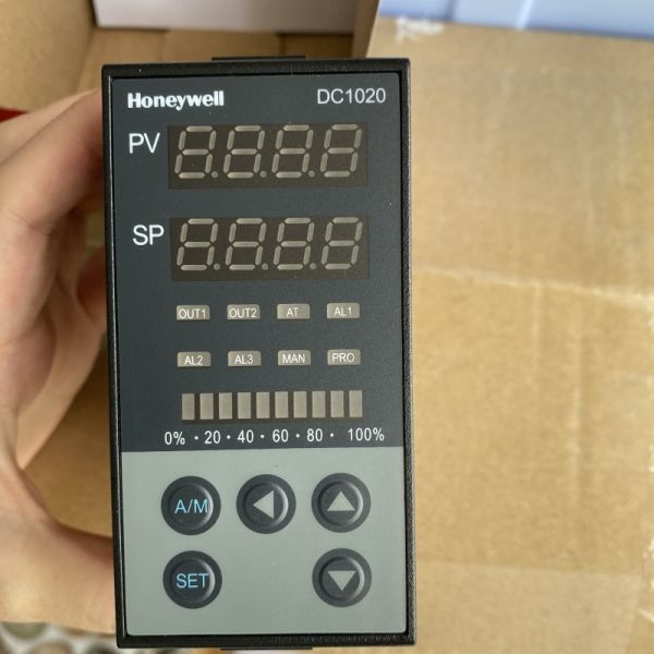 Honeywell PID Temperature Controller Microprocessor Based Digital Controller DC1020CT-302000-E