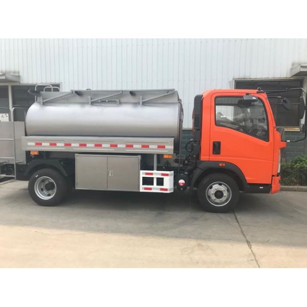 SINOTRUK HOWO 4x2 5000 литров дозаправляя автоцистерну с распределителем масла насоса