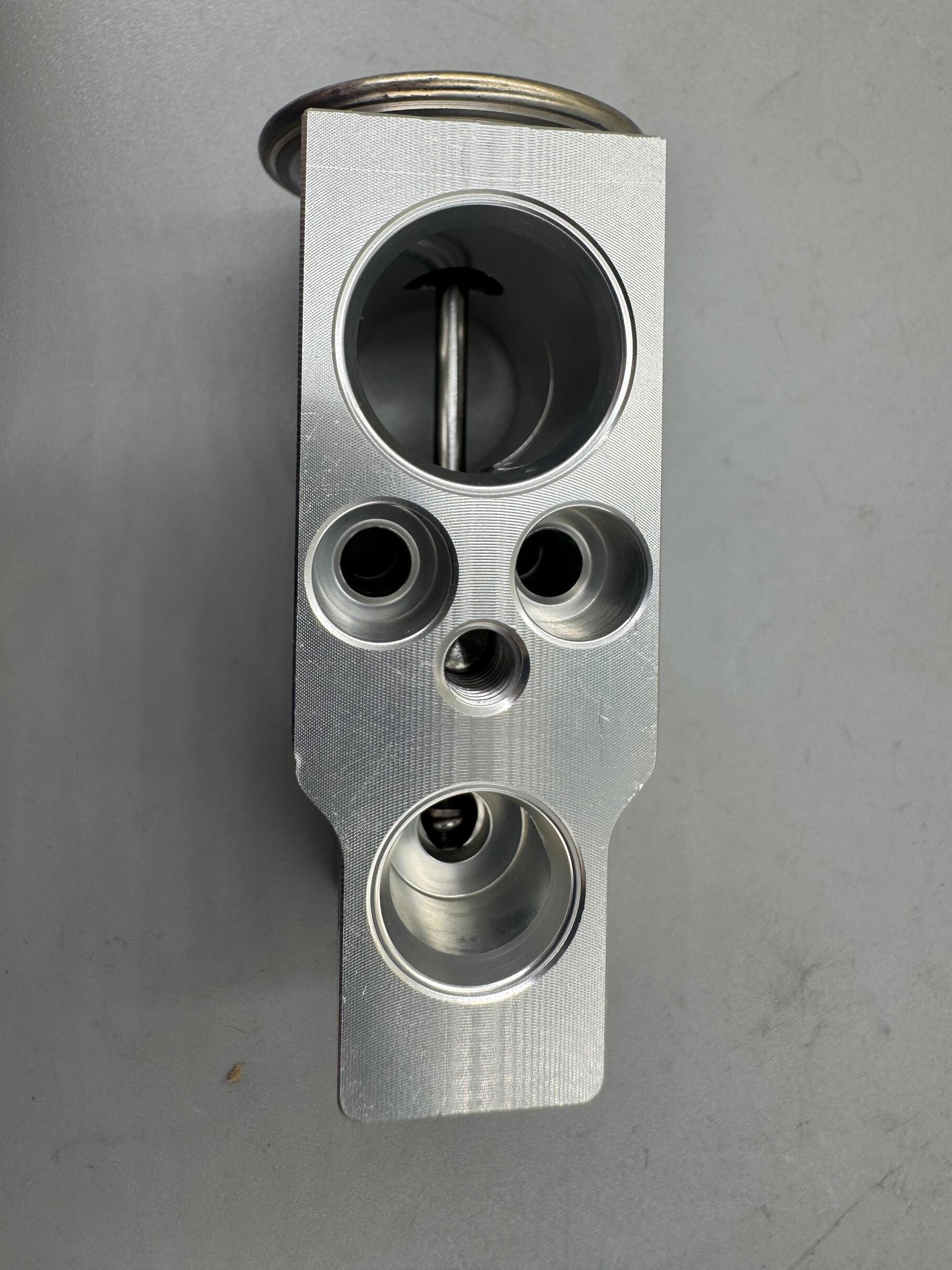 One-stop purchase of expansion valve 8W0 820 679 for Q8