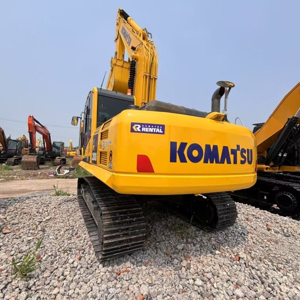 Quality Assurance 20 Ton Used Komatsu PC200 Hydraulic Excavator Low Price Earth-moving Construction Tasks Used Excavator for Sale