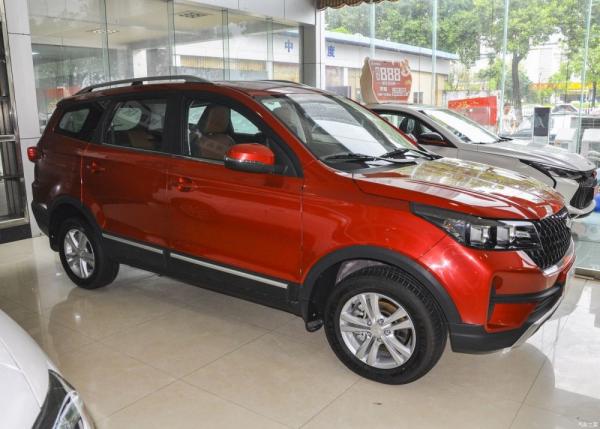 1.5L Large Space Gasoline SUV Multifunctional LHD 7 Seater Sports Car