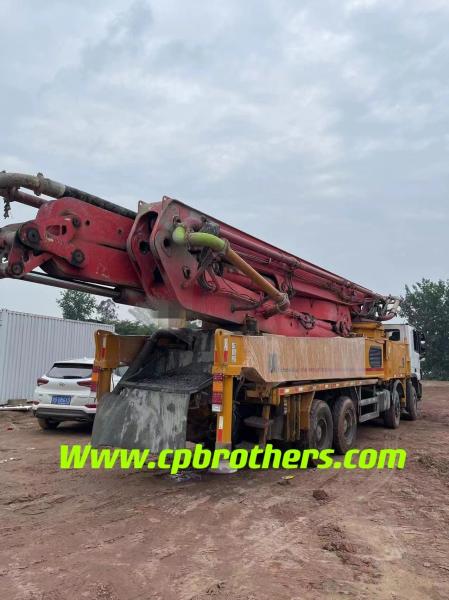 Utilisé 2013 Putzmeister 56m pompe à béton Placer le boom sur le châssis de Benz pour un chantier stable