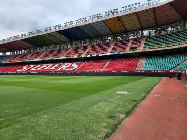 P6 P8 P10 Rental LED Indoor Outdoor Football Stadium LED Screen 1920Hz Refresh Rate