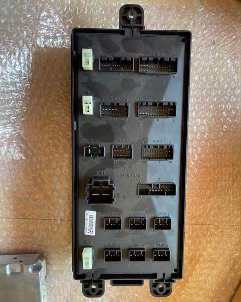 YN73E01024P2 YN24E00016F2 SK210-8 SK250-8 SK350-8 Relay Box Assy SK200-8 Fuse Box
