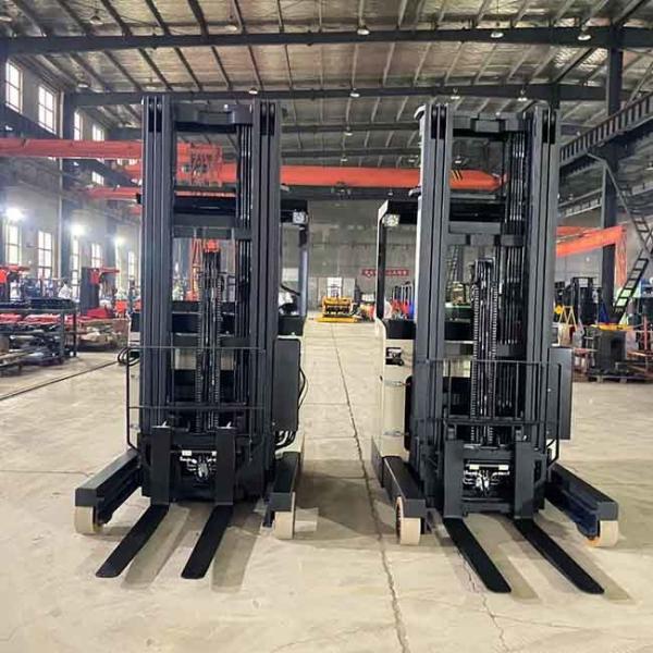 3000kg CQDE30 48V 3T Electric Reach Forklift Truck Seat Type Triplex 3-6m Mast