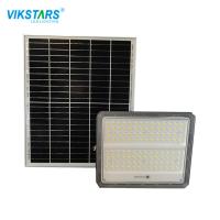 Luz de inundação de controle remoto do diodo emissor de luz com o painel solar para a iluminação do jardim da casa de campo
