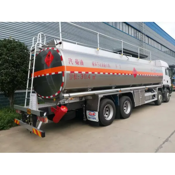 Heavy-Duty Sinotruk Shandeka 28-32m3 Diesel Fuel Tanker Truck