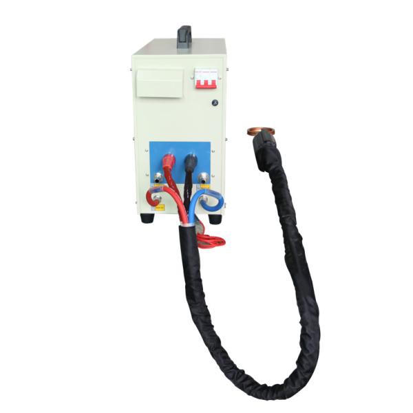 Équipement de chauffage par induction pour le traitement thermique des métaux