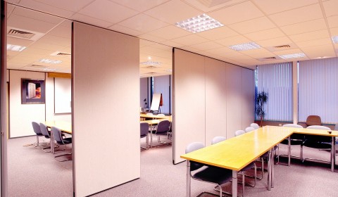 Алюминий сползая стены деревянной перегородки для живущей комнаты/гостиницы