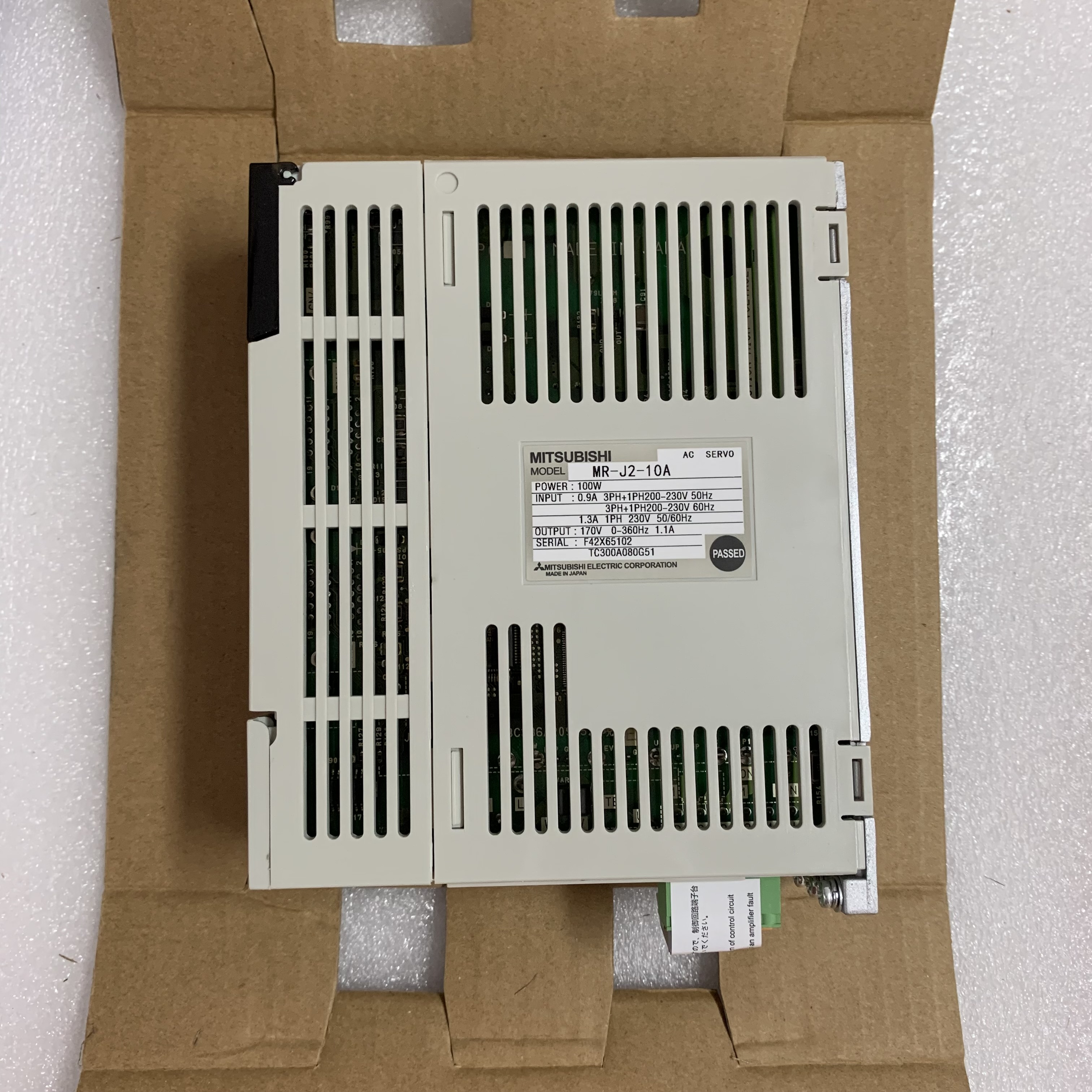 УЧАСТОК 100W 0.9A 200-230V усилителя 3 сервопривода Мицубиси MR-J2-10A НОВЫЙ