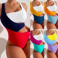 Le maillot de bain d'une seule pièce des femmes conservatrices colorimétriques d'une seule pièce sexy de maillot de bain de bikini