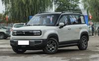 Le Baojun Yueye Plus est un véhicule électrique chinois avec un design carré distinctif, offrant une autonomie CLTC de 401 km. Il est disponible en versions 5 places et 4 places.offrant un rapport qualité/prix exceptionnel